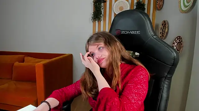 Snapshot of ChloeHalses chatting on June 6, 2026, 4:06 am ChloeHalses online show from June 6, 2026, 4:06 am