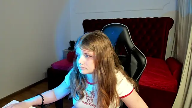 Snapshot of ChloeHalses chatting on June 8, 2026, 1:28 am ChloeHalses online show from June 8, 2026, 1:28 am