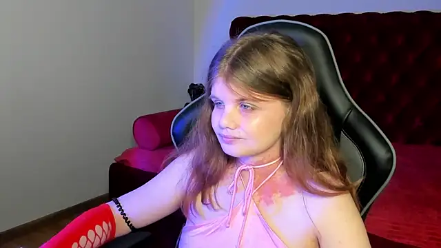 Snapshot of ChloeHalses chatting on June 14, 2026, 5:04 pm ChloeHalses online show from June 14, 2026, 5:04 pm