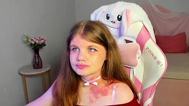 Snapshot of ChloeHalses chatting on June 16, 2026, 5:04 pm ChloeHalses online show from June 16, 2026, 5:04 pm