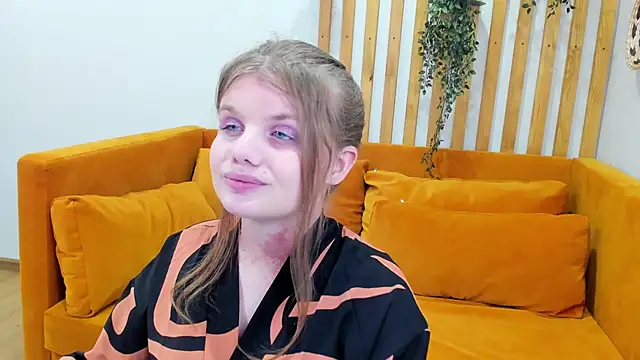 Snapshot of ChloeHalses chatting on June 19, 2026, 5:06 pm ChloeHalses online show from June 19, 2026, 5:06 pm