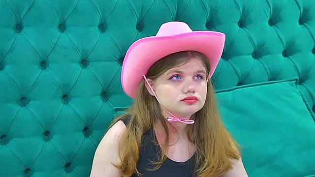ChloeHalses online show from June 20, 2026, 5:05 pm