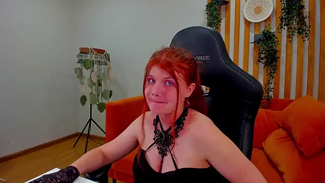 ChloeHalses online show from July 28, 2026, 8:52 pm