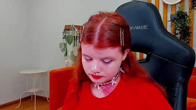 ChloeHalses online show from August 3, 2026, 5:06 am