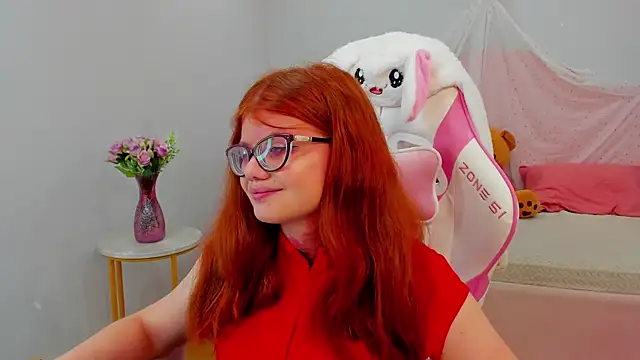 ChloeHalses online show from August 4, 2026, 5:10 am