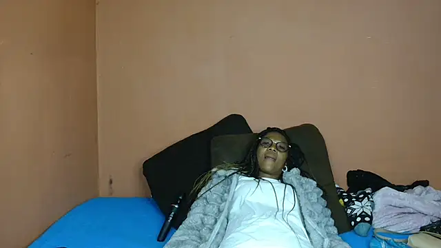 Snapshot of ForeverSexy_ chatting on May 3, 2026, 4:02 pm ForeverSexy online show from May 3, 2026, 4:02 pm