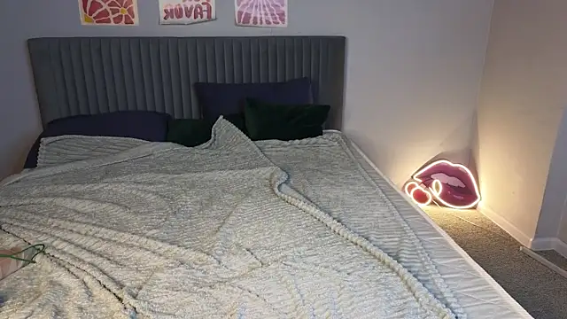 LovingWhisperr online show from February 21, 2026, 1:17 am