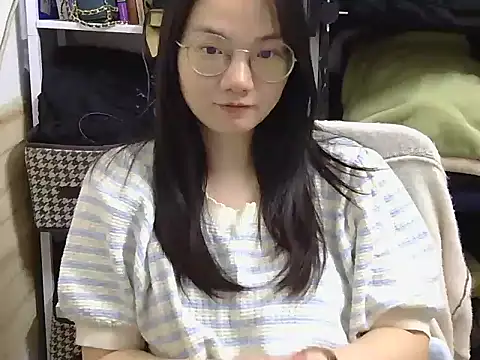 xiaoxiaowan11 online show from March 8, 2026, 12:09 pm