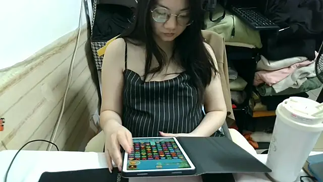 xiaoxiaowan11 online show from April 14, 2026, 1:28 pm