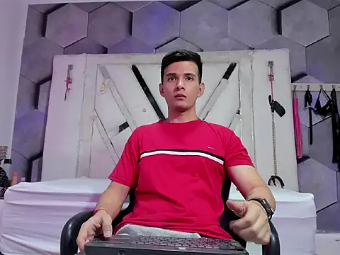 GoldenBoyM online show from June 4, 2026, 3:01 am