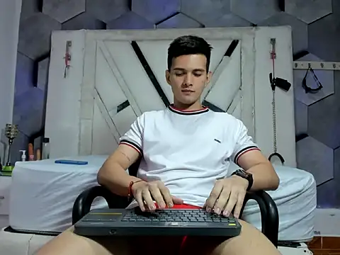 GoldenBoyM online show from June 17, 2026, 3:42 am