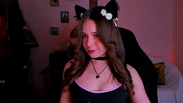 LanaLovely online show from May 27, 2026, 6:32 am