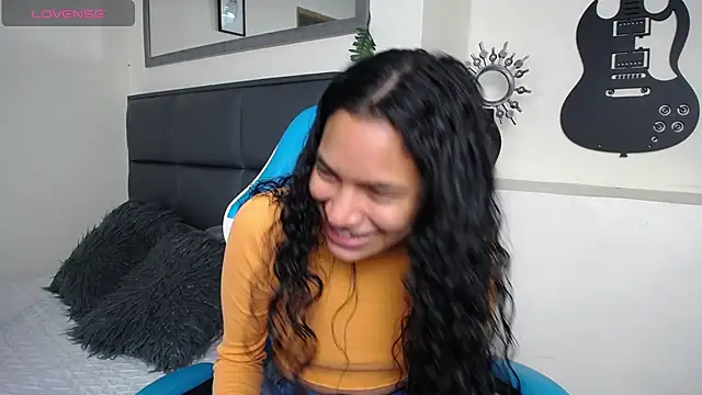 Snapshot of Julieta_Parker chatting on July 2, 2026, 2:11 am Julieta Parker online show from July 2, 2026, 2:11 am