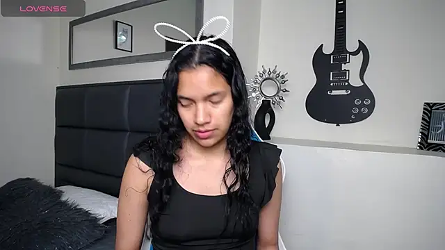 Snapshot of Julieta_Parker chatting on July 5, 2026, 2:29 am Julieta Parker online show from July 5, 2026, 2:29 am