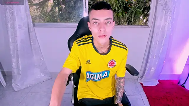 Snapshot of Dereck_Boy_ chatting on July 24, 2026, 9:35 pm Dereck Boy online show from July 24, 2026, 9:35 pm