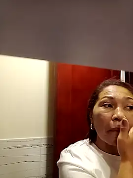 dannamomcerratt online show from February 22, 2026, 7:56 pm