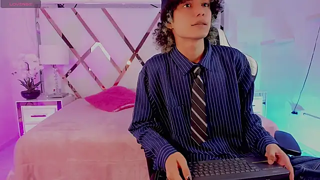Snapshot of thanier_18 chatting on June 12, 2026, 8:30 pm thanier 18 online show from June 12, 2026, 8:30 pm