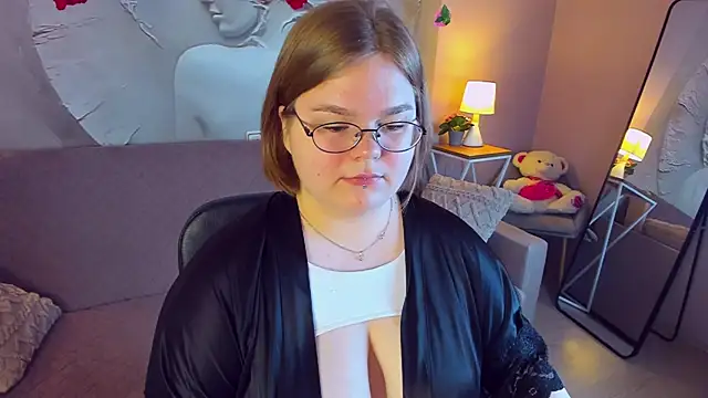 MaryFloree online show from March 17, 2026, 3:00 am