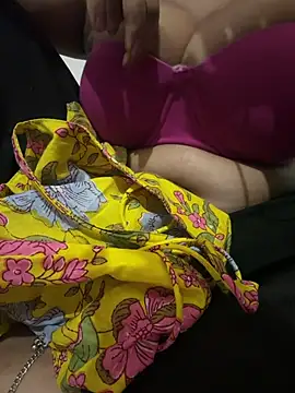 Snapshot of JOYAPARVEEN chatting on March 7, 2026, 7:22 pm JOYAPARVEEN online show from March 7, 2026, 7:22 pm