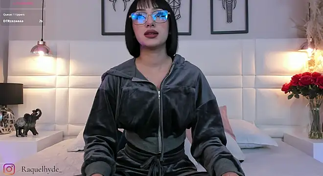 RaquelHyde  online show from June 21, 2026, 12:30 pm
