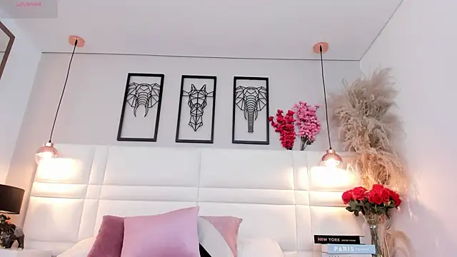 RaquelHyde  online show from July 29, 2026, 8:29 pm