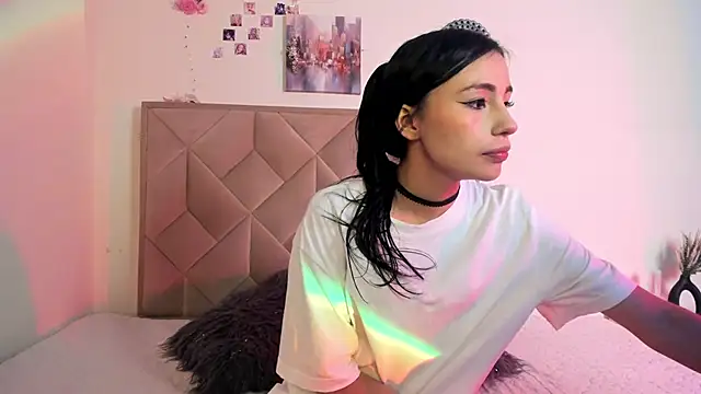 Snapshot of Chloe_Miller_2 chatting on May 3, 2026, 1:11 am Chloe Miller 2 online show from May 3, 2026, 1:11 am