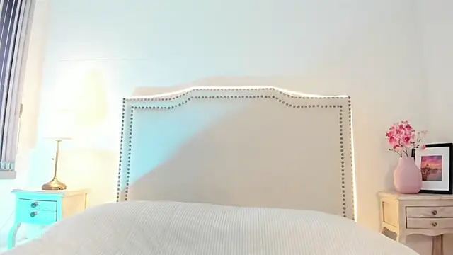 Charlote Harper online show from March 10, 2026, 7:41 pm