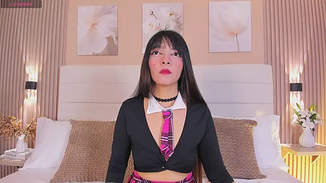LisaLain online show from April 30, 2026, 12:00 pm