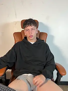 ARON LUXX online show from March 16, 2026, 6:34 pm