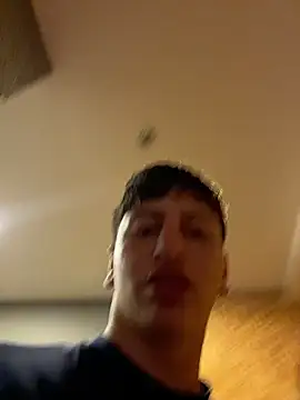 Snapshot of ARON_LUXX chatting on June 14, 2026, 4:42 pm ARON LUXX online show from June 14, 2026, 4:42 pm
