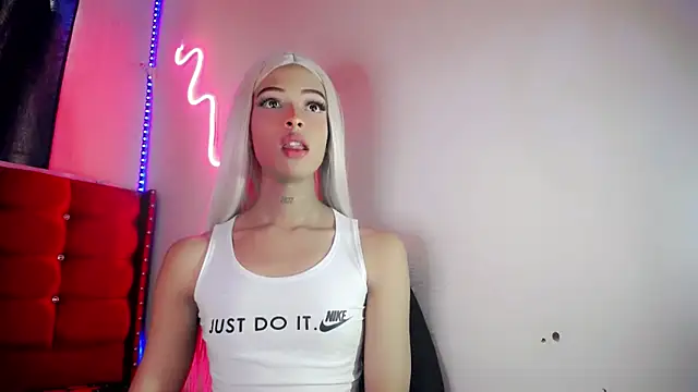 DahliaGill online show from April 23, 2026, 1:57 pm