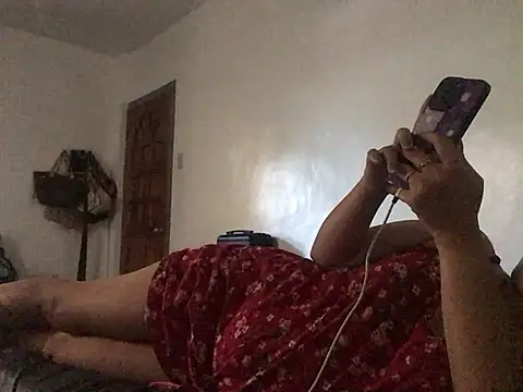 Snapshot of lady_candy85 chatting on April 28, 2026, 5:23 am lady candy85 online show from April 28, 2026, 5:23 am