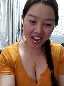 Jennie dogy online show from May 10, 2026, 2:55 pm