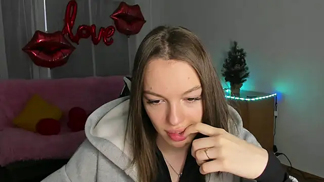 CandyGyrl online show from February 18, 2026, 1:23 am