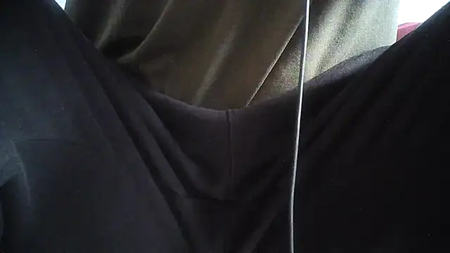 Snapshot of Tommyzzzzzz chatting on December 19, 2024, 10:02 am Tommyzzzzzz online show from December 19, 2024, 10:02 am