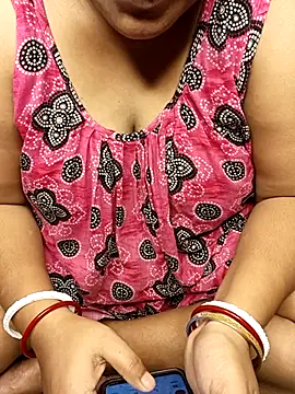 Snapshot of R_Queen chatting on June 27, 2026, 5:45 am R Queen online show from June 27, 2026, 5:45 am