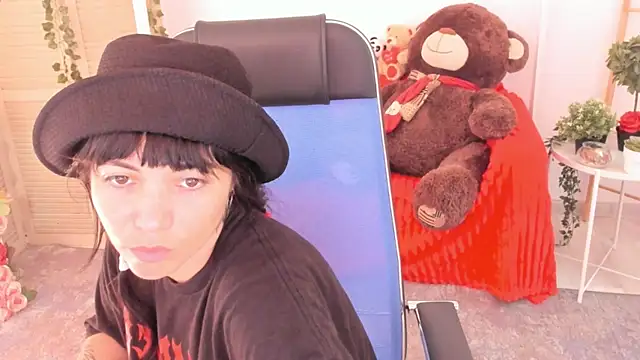 Snapshot of NeoGeisha chatting on July 24, 2026, 3:37 am NeoGeisha online show from July 24, 2026, 3:37 am