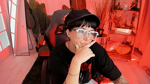Snapshot of NeoGeisha chatting on August 5, 2026, 12:02 am NeoGeisha online show from August 5, 2026, 12:02 am
