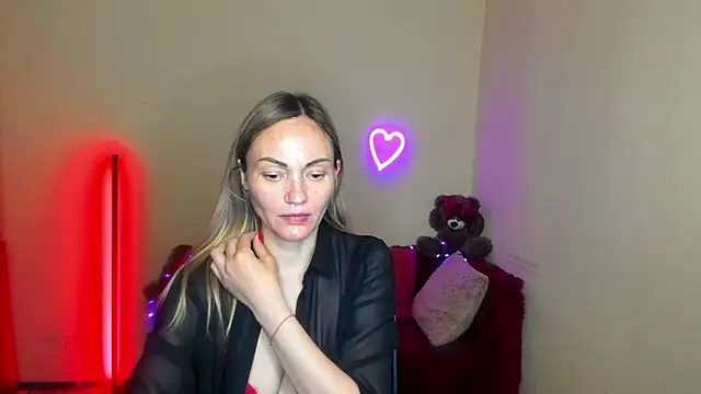 BlondMikey22 online show from June 18, 2026, 9:14 am