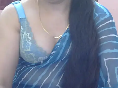 Cute Sheetal online show from May 2, 2026, 12:43 pm