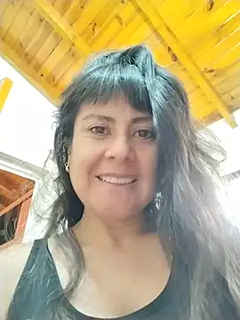 Snapshot of Lyonette_reading1 chatting on August 5, 2026, 3:04 pm Lyonette reading1 online show from August 5, 2026, 3:04 pm