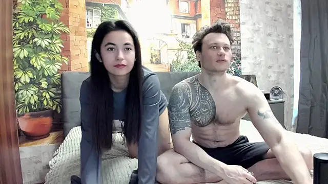  littleangie  online show from April 28, 2026, 3:44 am