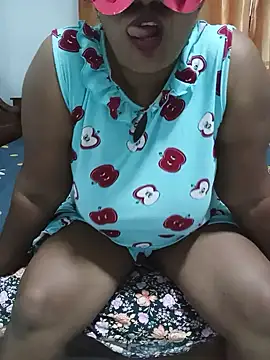 Snapshot of Dini_40 chatting on June 17, 2026, 11:01 am Dini 40 online show from June 17, 2026, 11:01 am