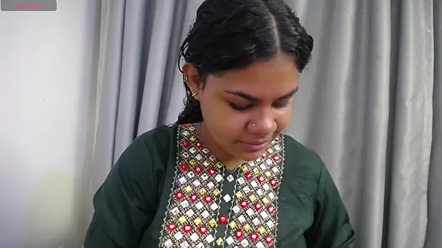 Snapshot of yaazhinii chatting on June 16, 2026, 11:46 am yaazhinii online show from June 16, 2026, 11:46 am