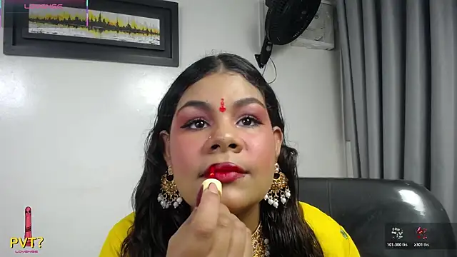 Snapshot of yaazhinii chatting on July 23, 2026, 11:30 am yaazhinii online show from July 23, 2026, 11:30 am