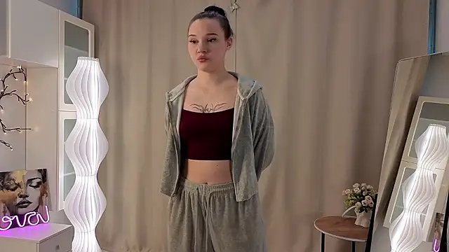 RoxannRunk online show from March 17, 2026, 6:17 am