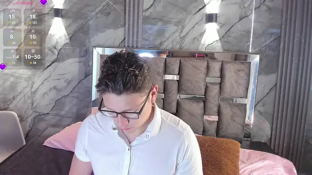 Manson and Zoe online show from May 3, 2026, 11:38 am