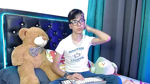 gabriel x18 online show from February 12, 2026, 4:40 am