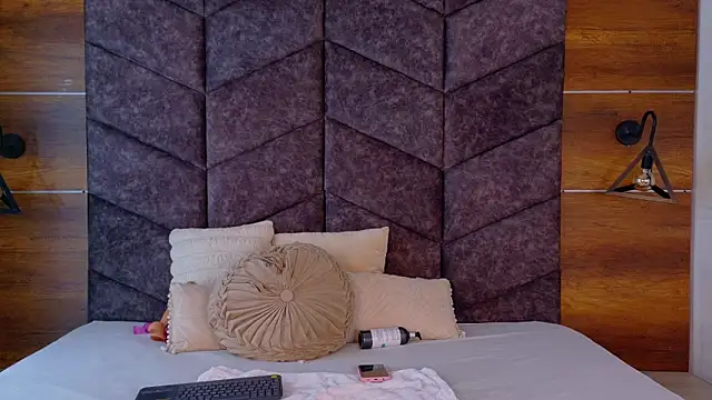 FernandaBrown   online show from February 24, 2026, 7:34 pm