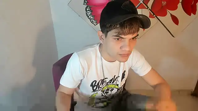 Jesshot bigcock20cm online show from March 15, 2026, 3:34 am